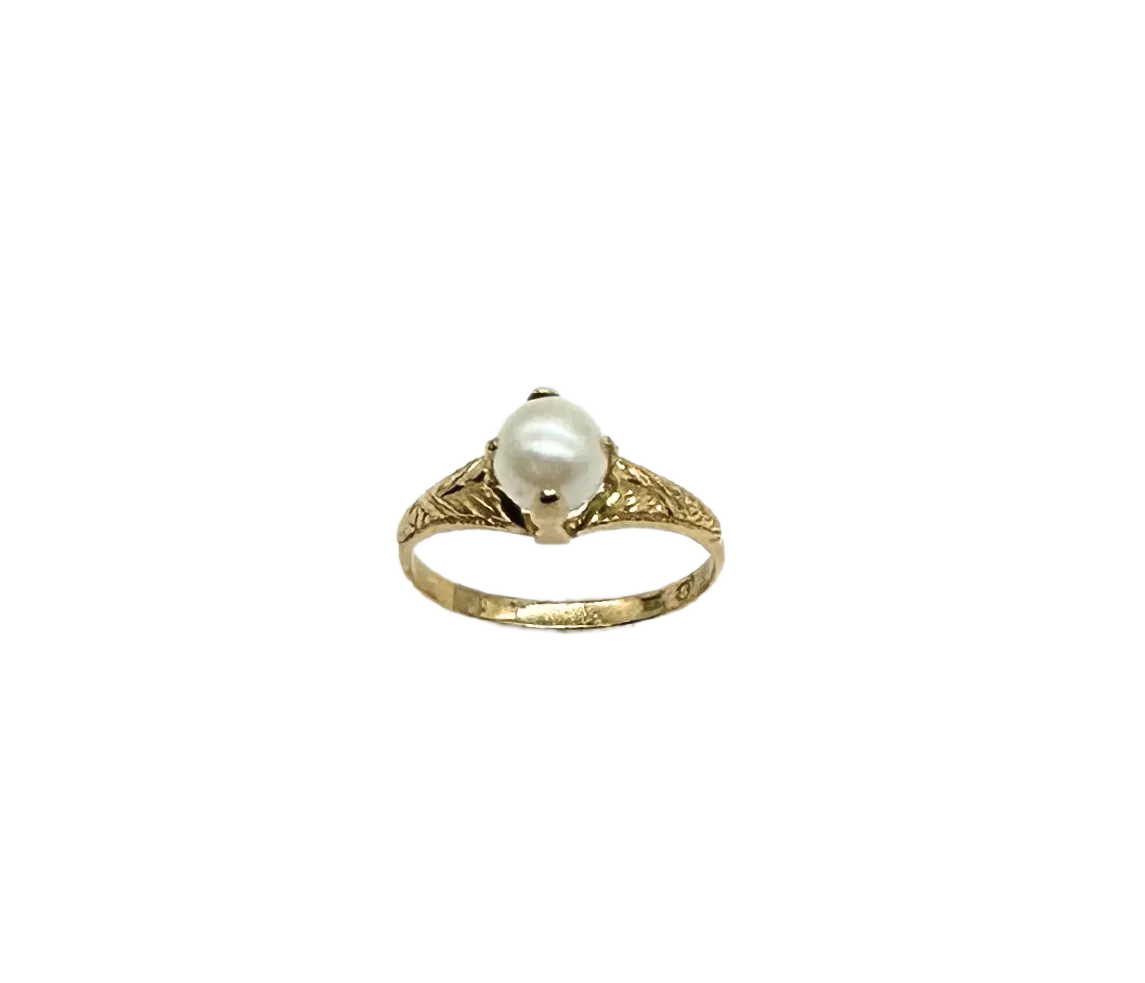 18K Gold White Pearl Ring