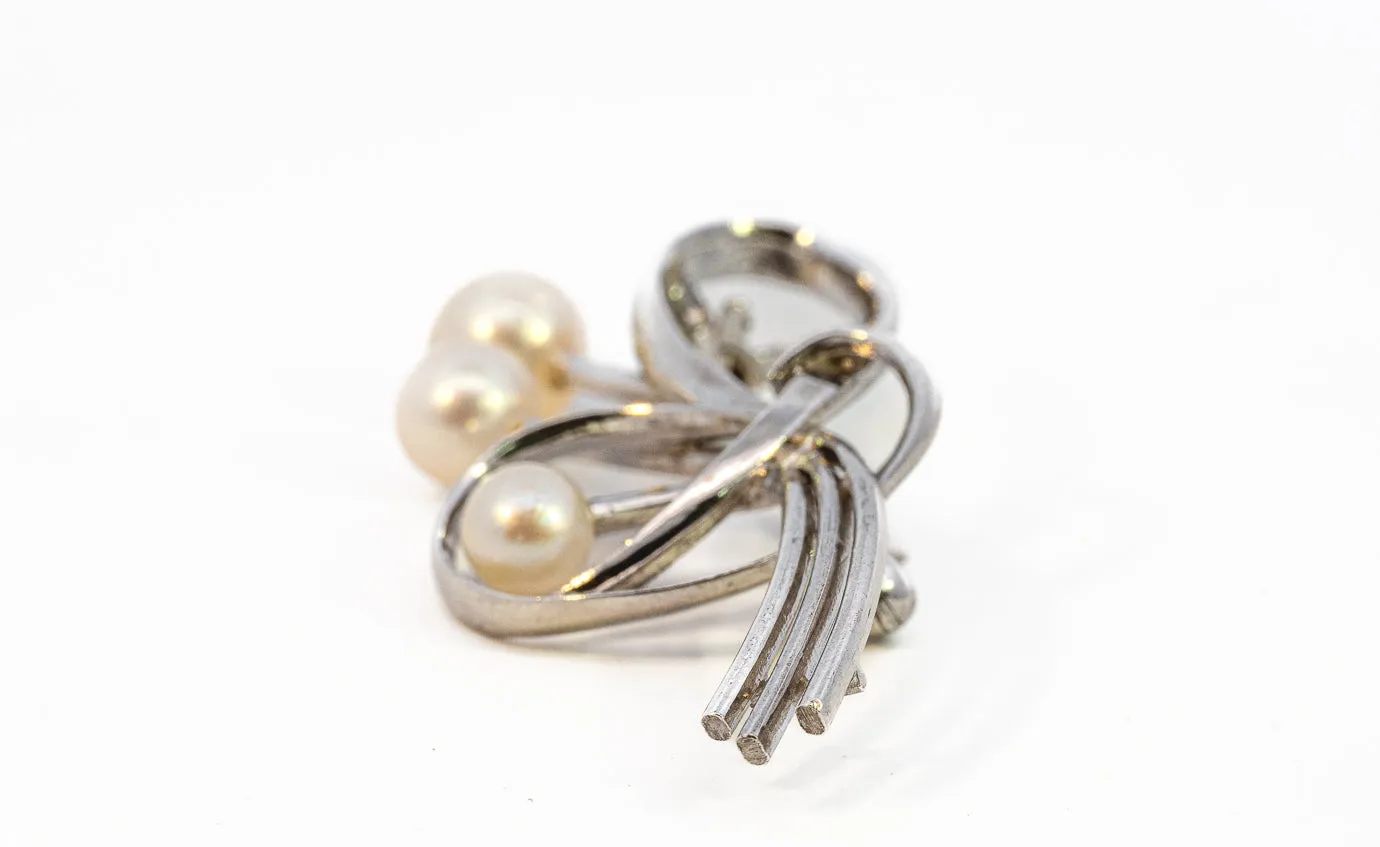 Exquisite Mikimoto Pearl Sterling Silver Brooch