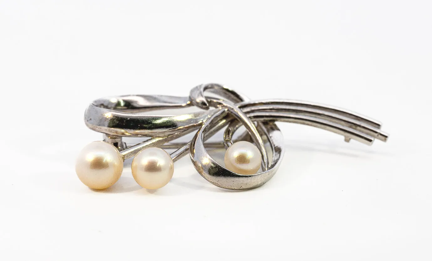 Exquisite Mikimoto Pearl Sterling Silver Brooch