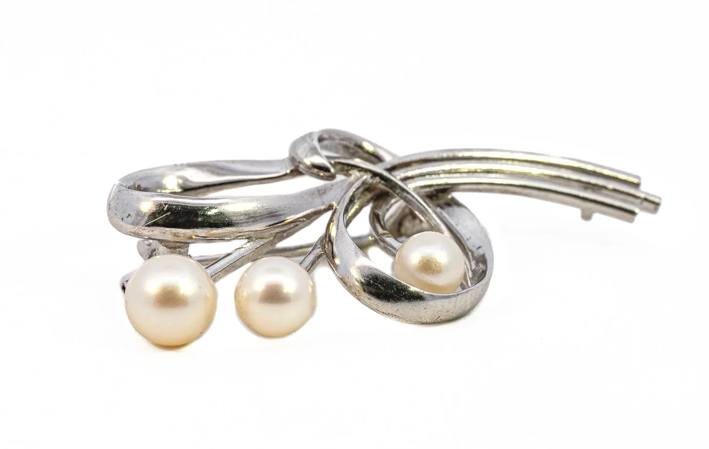 Exquisite Mikimoto Pearl Sterling Silver Brooch