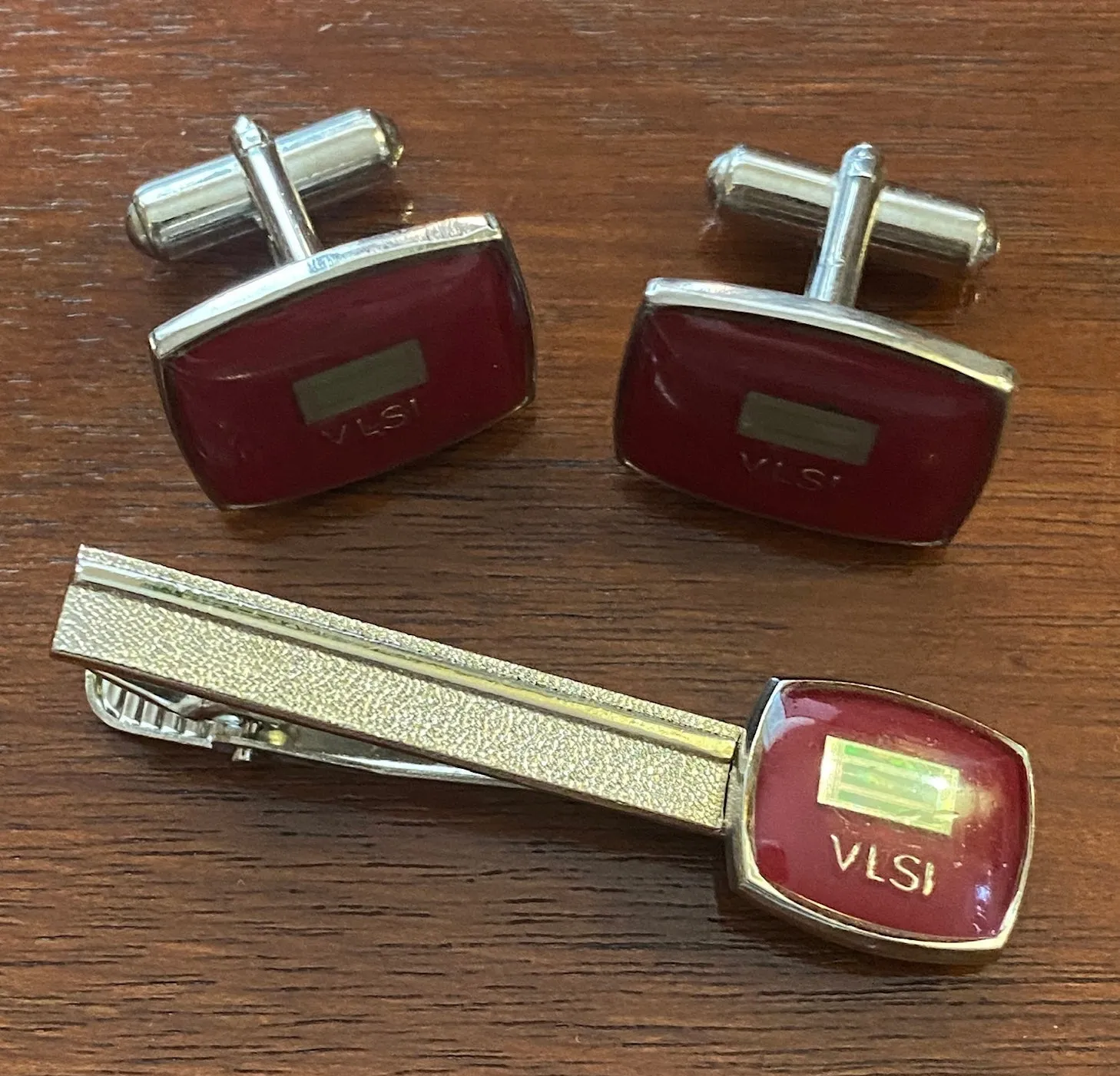 Matsushita Vintage Red Enamel Silvertone Tie Clip Cuff Link Set VLSI